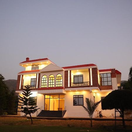 Winter Mountain Resort Pushkar Exteriör bild