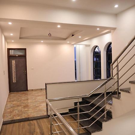 Winter Mountain Resort Pushkar Exteriör bild