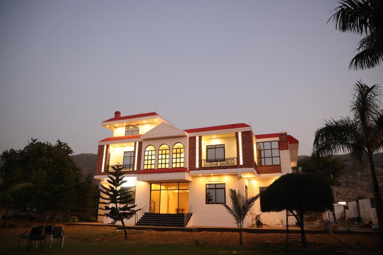 Winter Mountain Resort Pushkar Exteriör bild