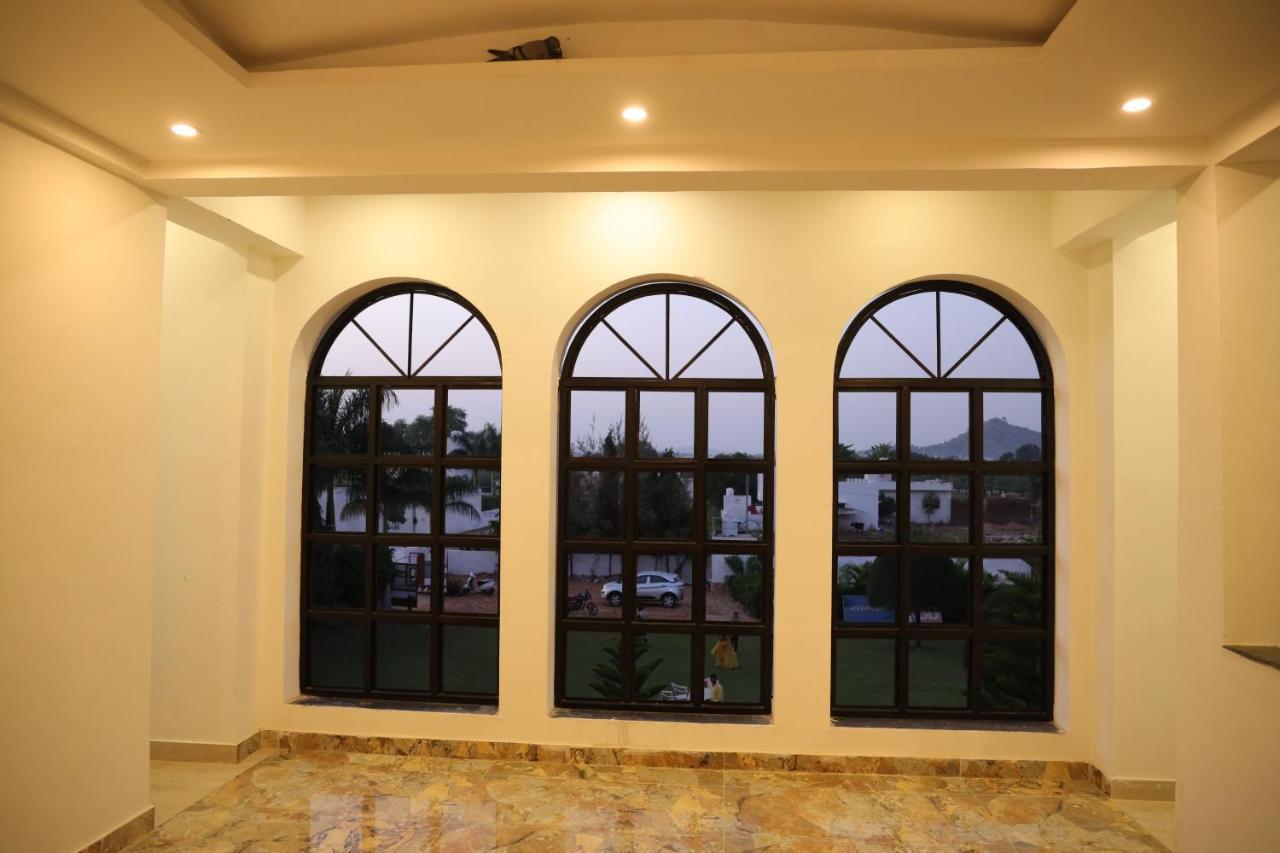 Winter Mountain Resort Pushkar Exteriör bild