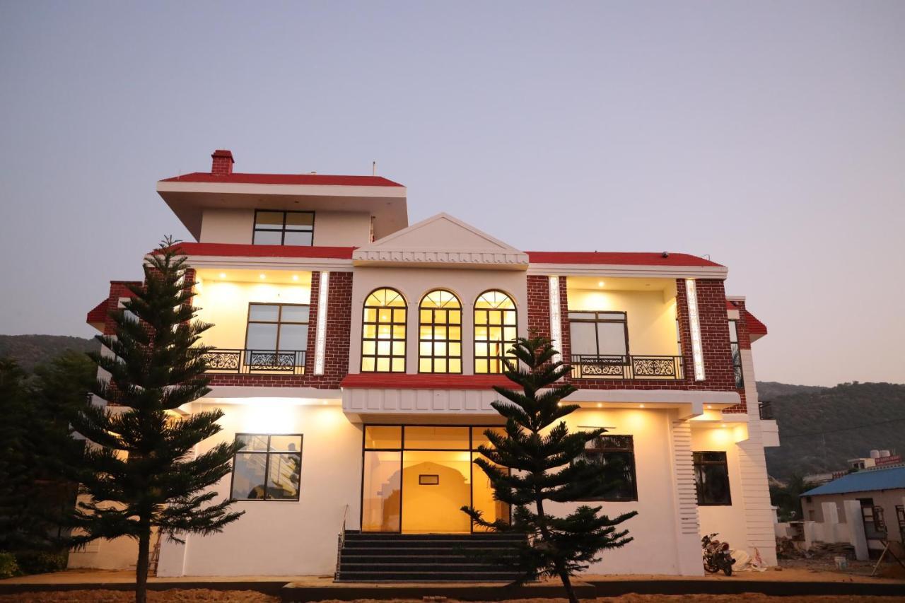 Winter Mountain Resort Pushkar Exteriör bild