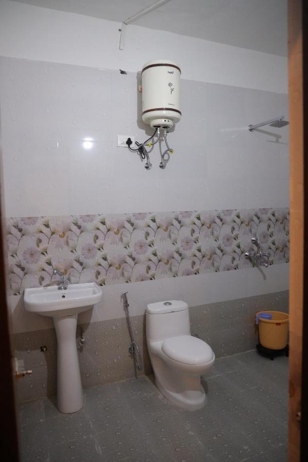 Winter Mountain Resort Pushkar Exteriör bild