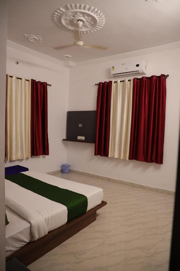 Winter Mountain Resort Pushkar Exteriör bild