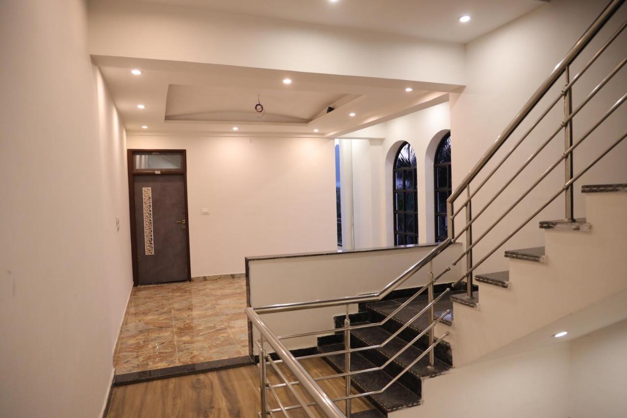 Winter Mountain Resort Pushkar Exteriör bild
