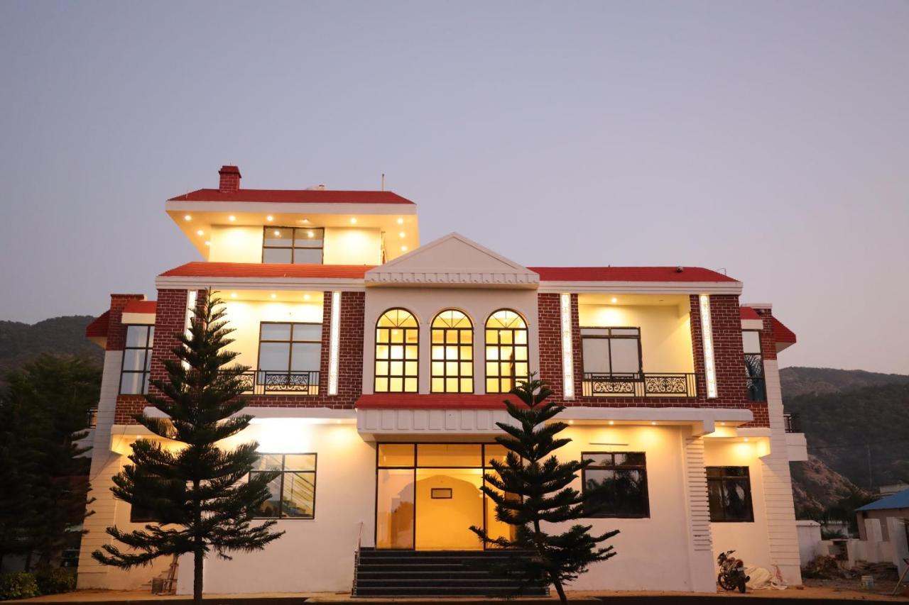 Winter Mountain Resort Pushkar Exteriör bild