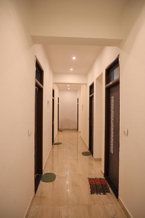 Winter Mountain Resort Pushkar Exteriör bild