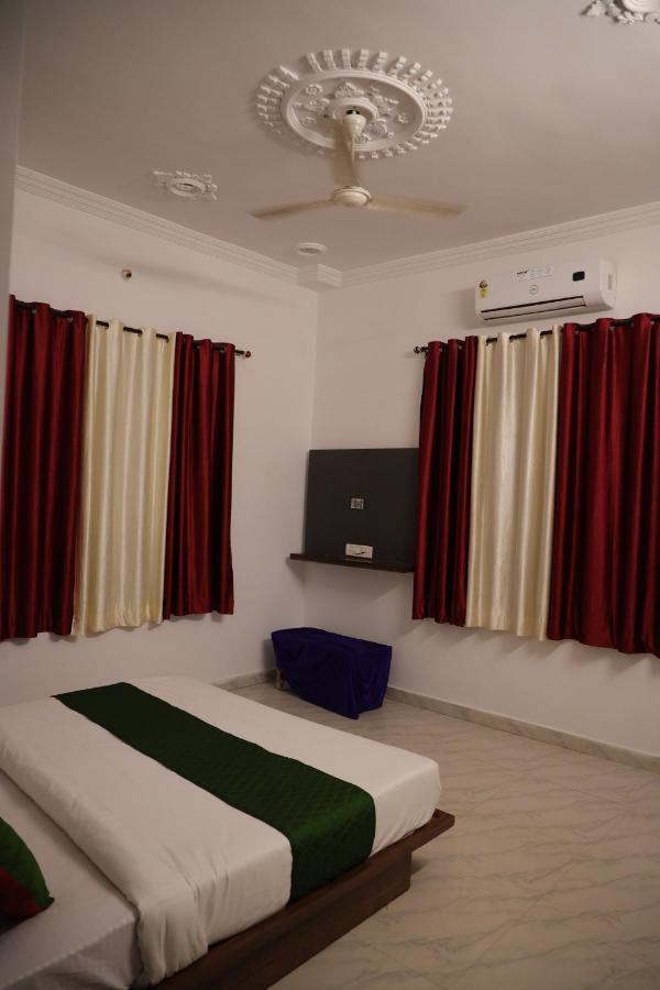 Winter Mountain Resort Pushkar Exteriör bild
