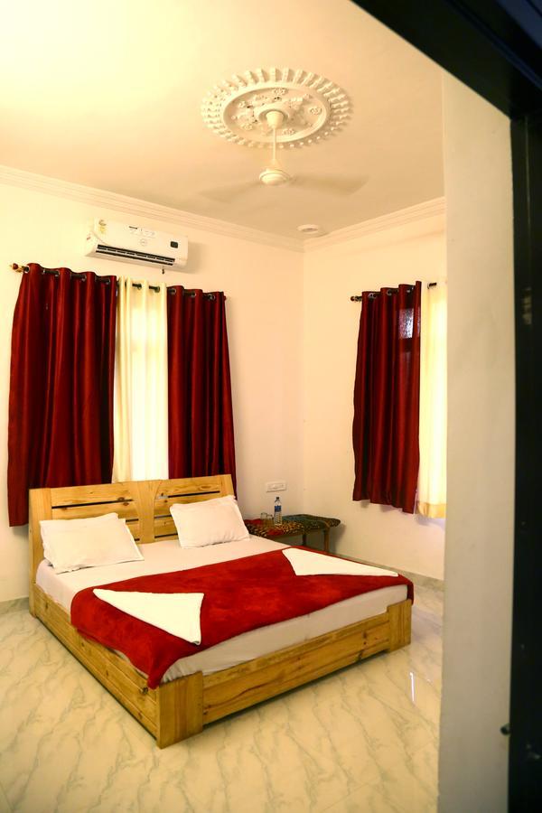 Winter Mountain Resort Pushkar Exteriör bild