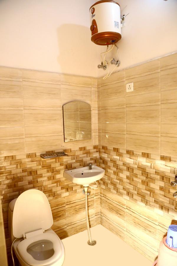 Winter Mountain Resort Pushkar Exteriör bild