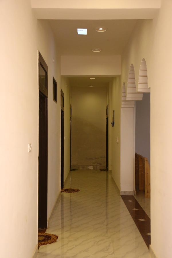 Winter Mountain Resort Pushkar Exteriör bild