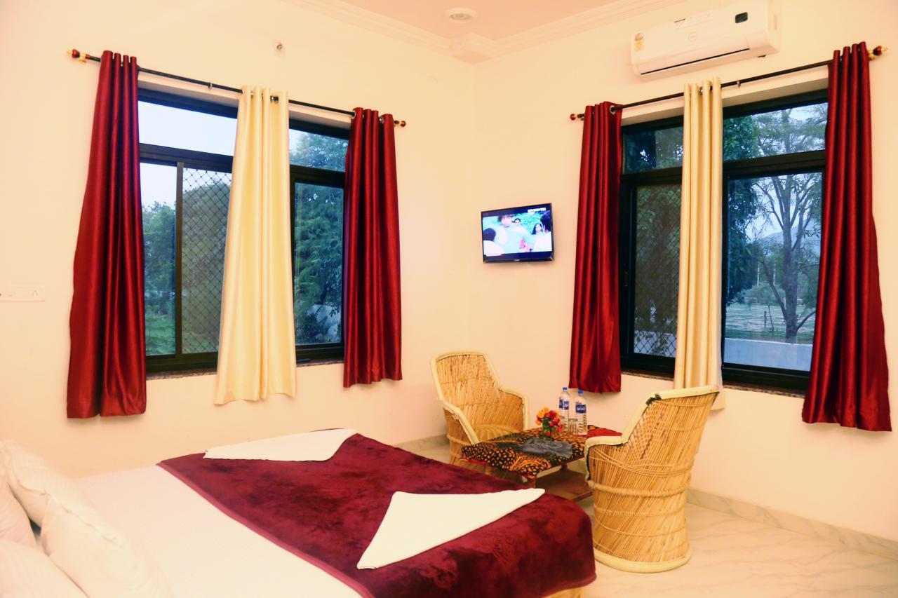 Winter Mountain Resort Pushkar Exteriör bild