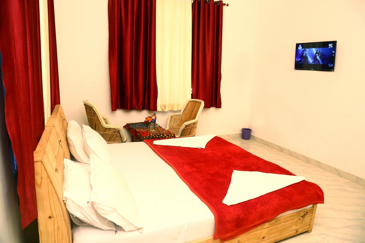 Winter Mountain Resort Pushkar Exteriör bild